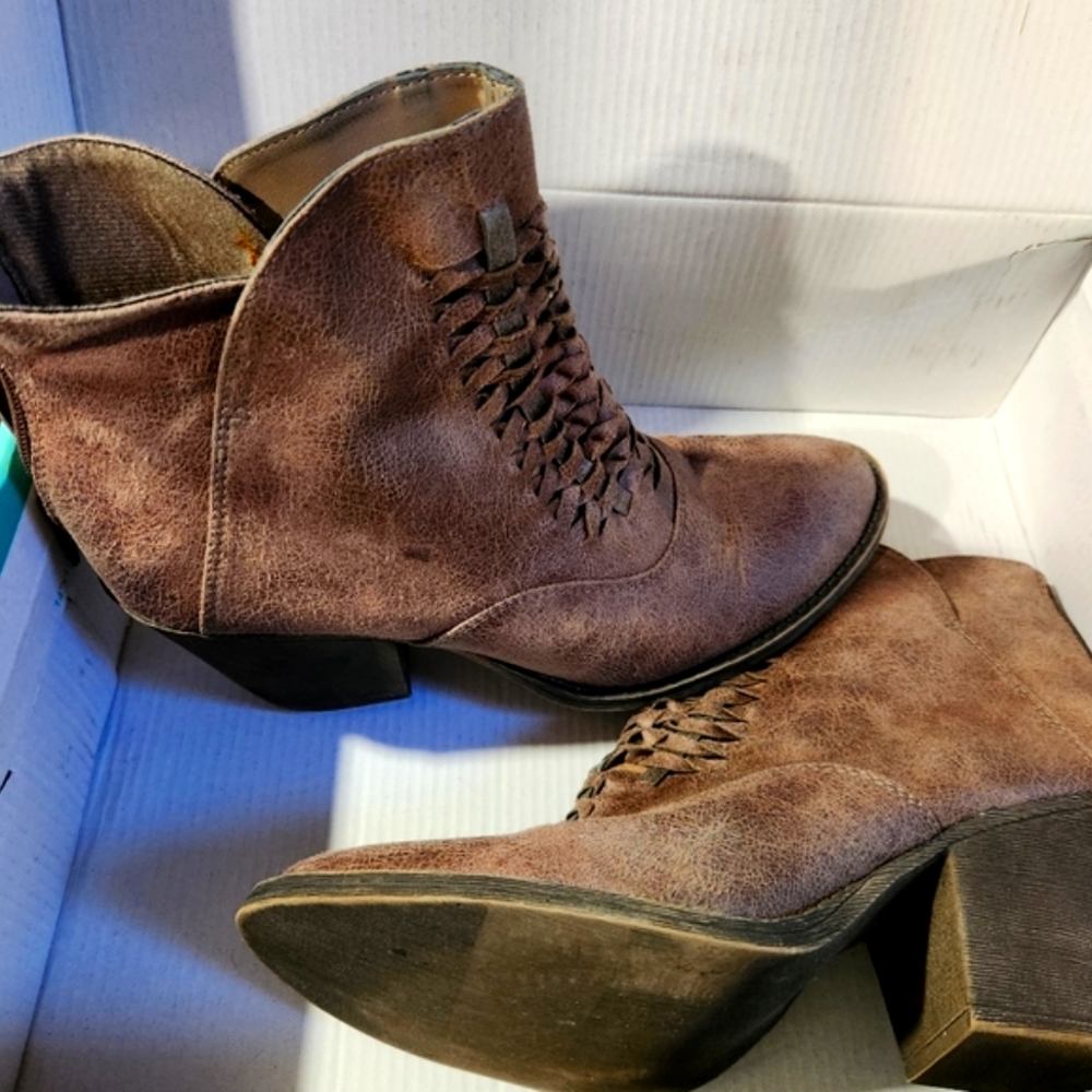 Fashion boots